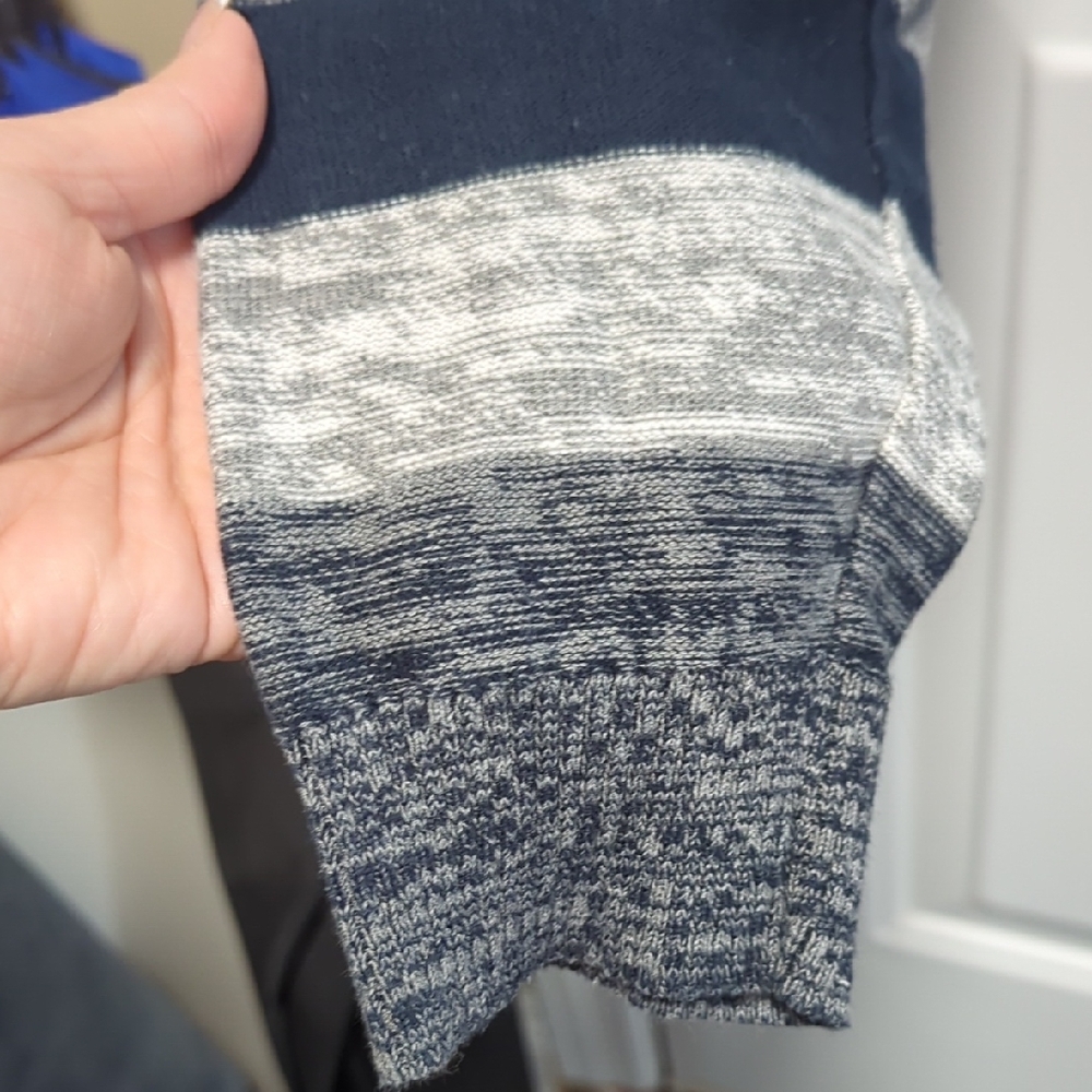 Point Zero V-Neck Sweater - Blue, Gray, Burgundy - Picture 3 of 8